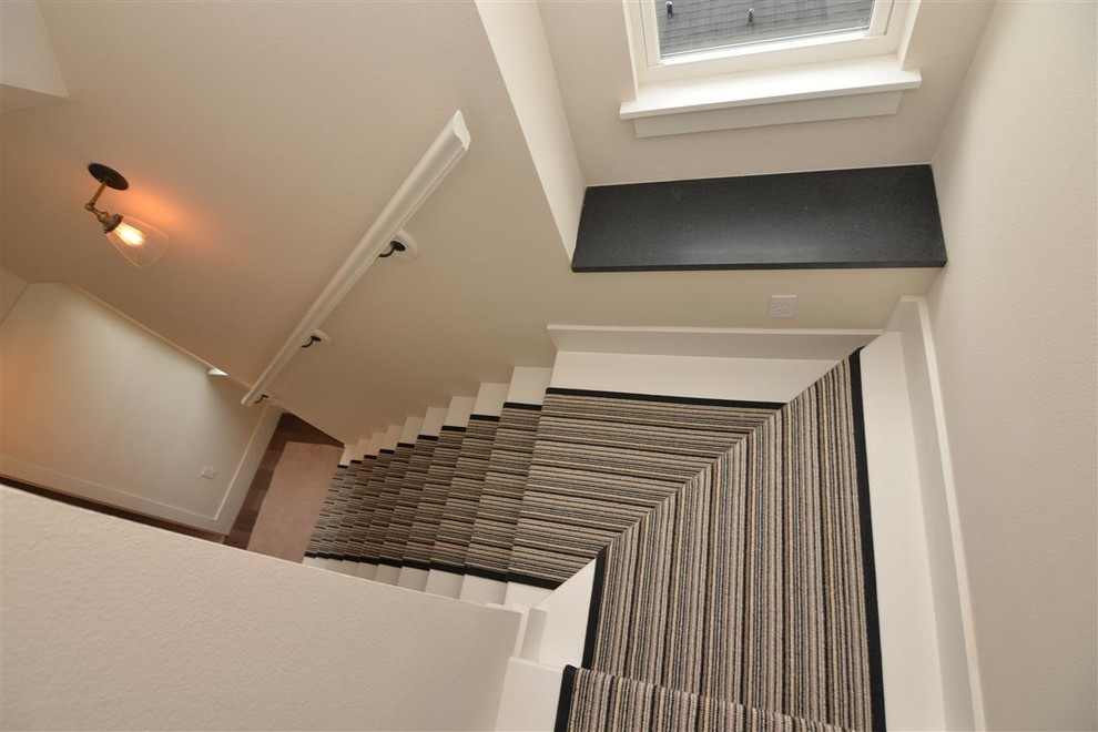 Mittelgroße Landhaus Treppe in L-Form mit Teppich-Treppenstufen in Orlando