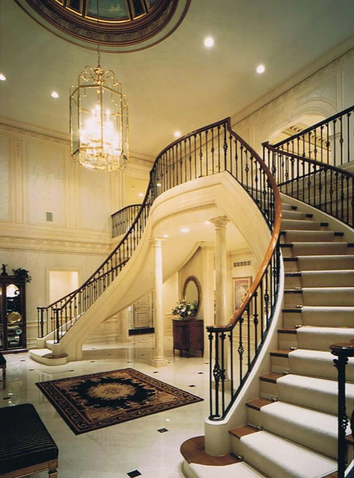 Elegant staircase photo in Detroit