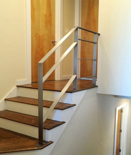 Staircase - modern staircase idea in Chicago