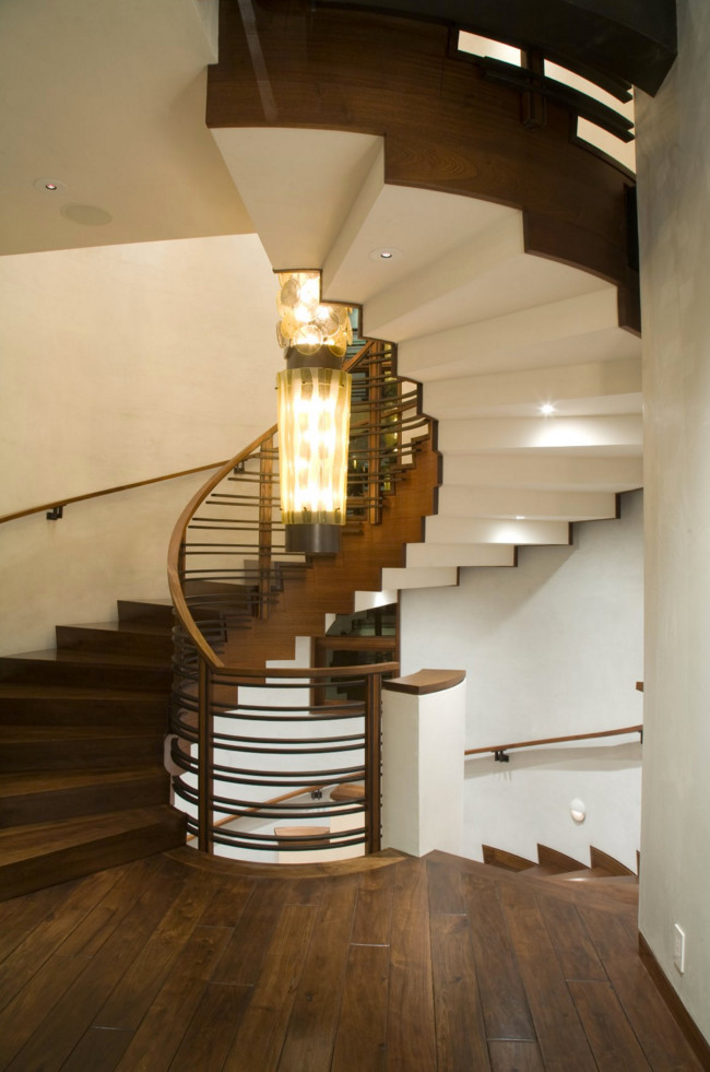 Modelo de escalera de caracol contemporánea grande con escalones de metal