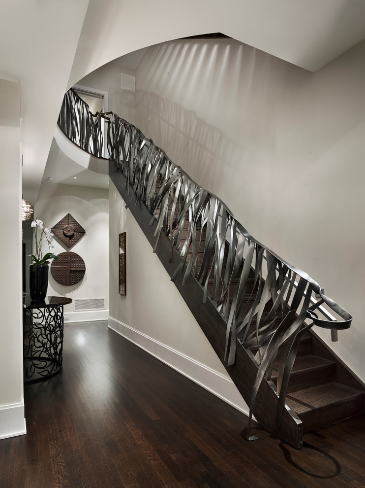 На фото: лестница в стиле модернизм с