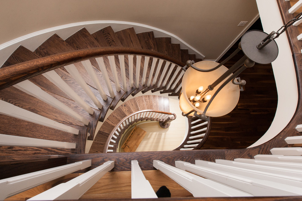 Staircase - traditional staircase idea in Toronto