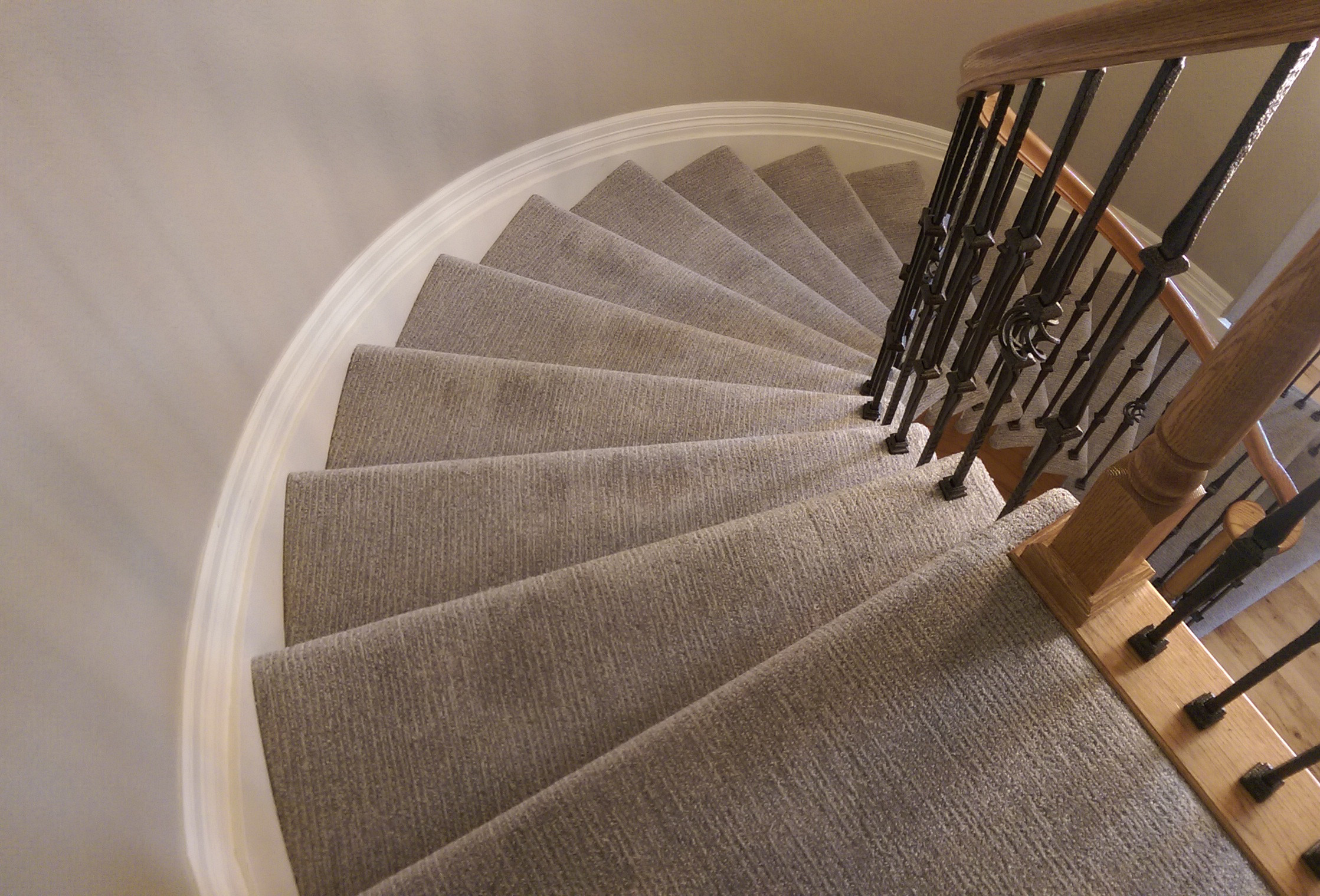 カーペット敷きのおしゃれな階段の画像 21年9月 Houzz ハウズ