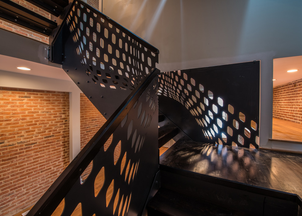На фото: лестница в современном стиле с деревянными ступенями без подступенок