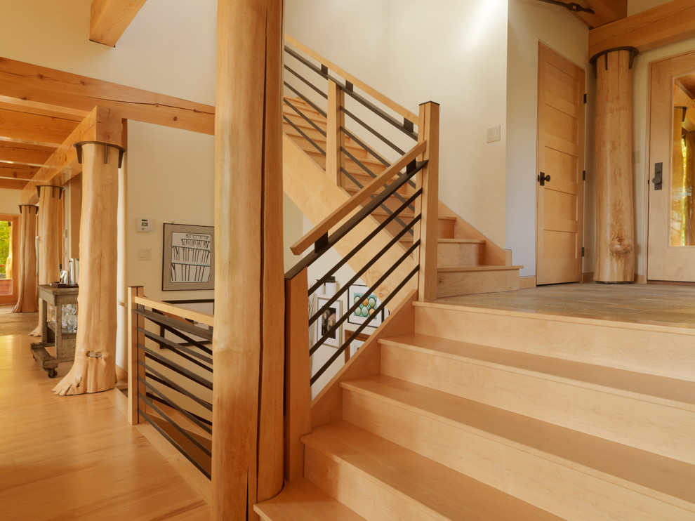Gewendelte Moderne Holztreppe mit Holz-Setzstufen und Stahlgeländer in Burlington
