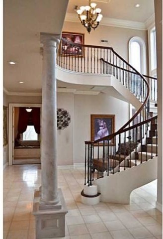 Staircase - traditional staircase idea in Portland Maine