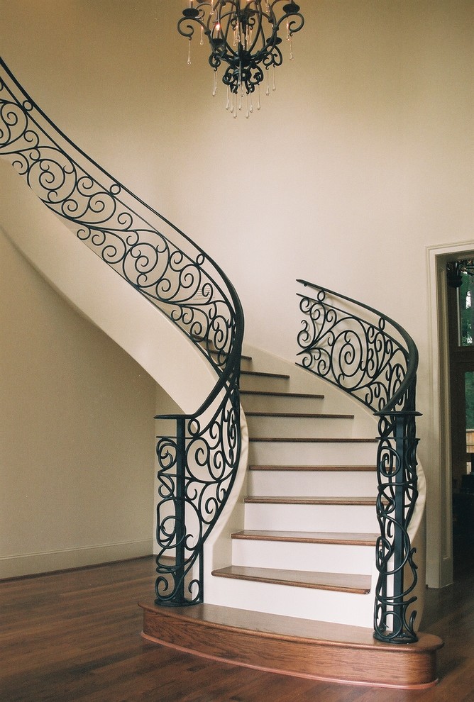 Photo of a traditional staircase in Houston.