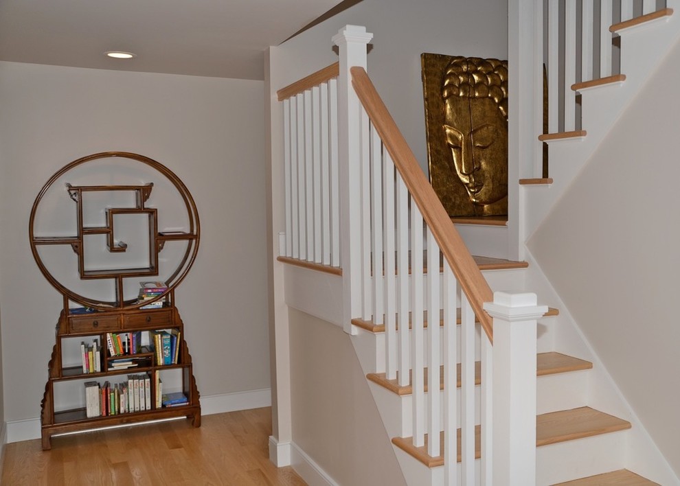 Diseño de escalera en L clásica renovada de tamaño medio con escalones de madera y contrahuellas de madera
