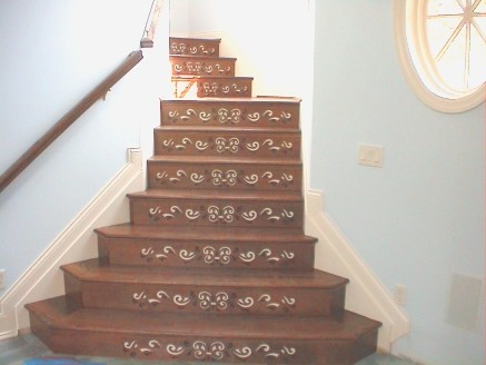 Staircase - traditional staircase idea in Cincinnati