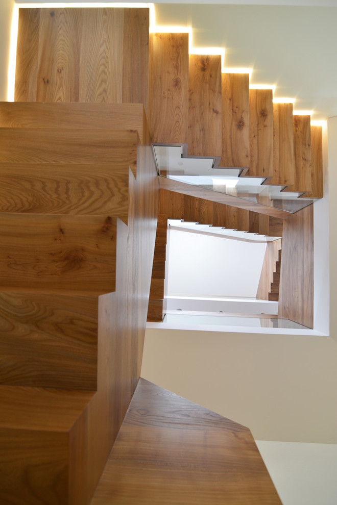 Diseño de escalera en U contemporánea grande con escalones de metal y contrahuellas de metal