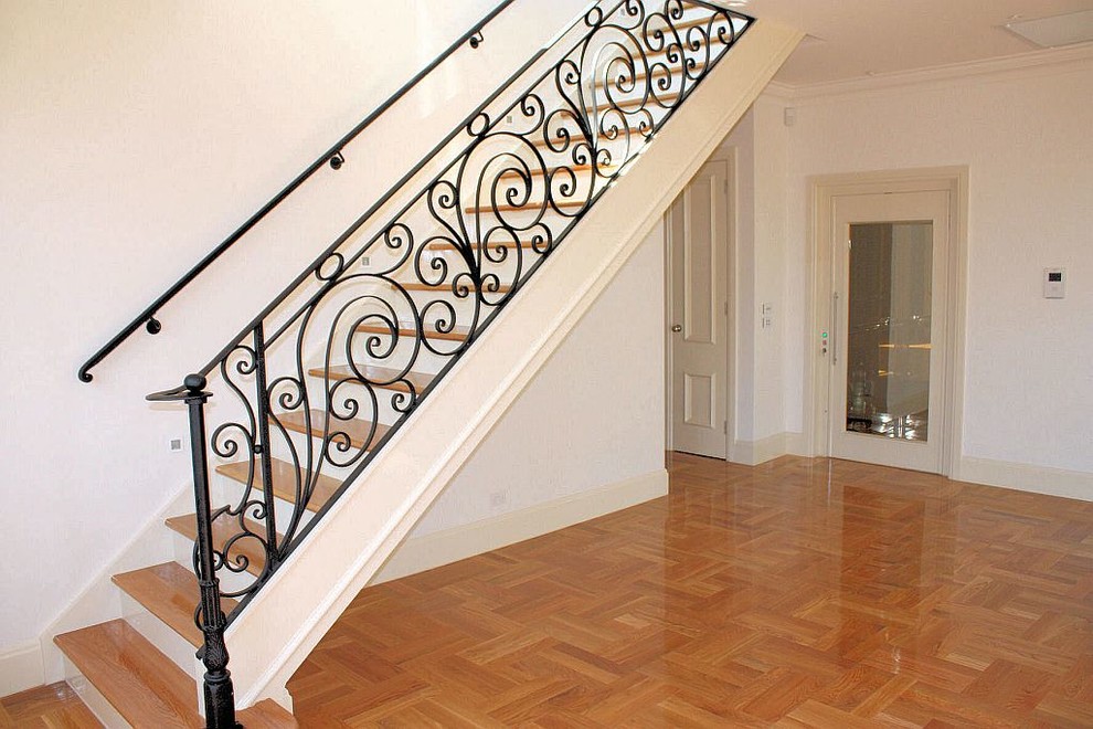 Inspiration for a traditional staircase in Los Angeles.