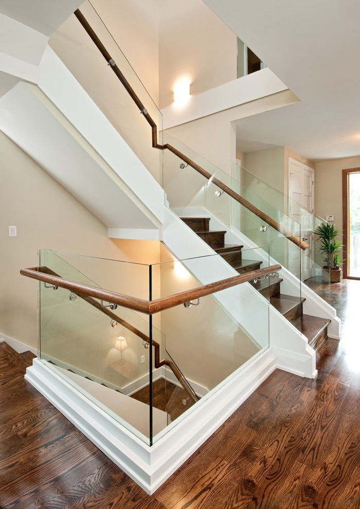 Cette image montre un escalier design avec palier.