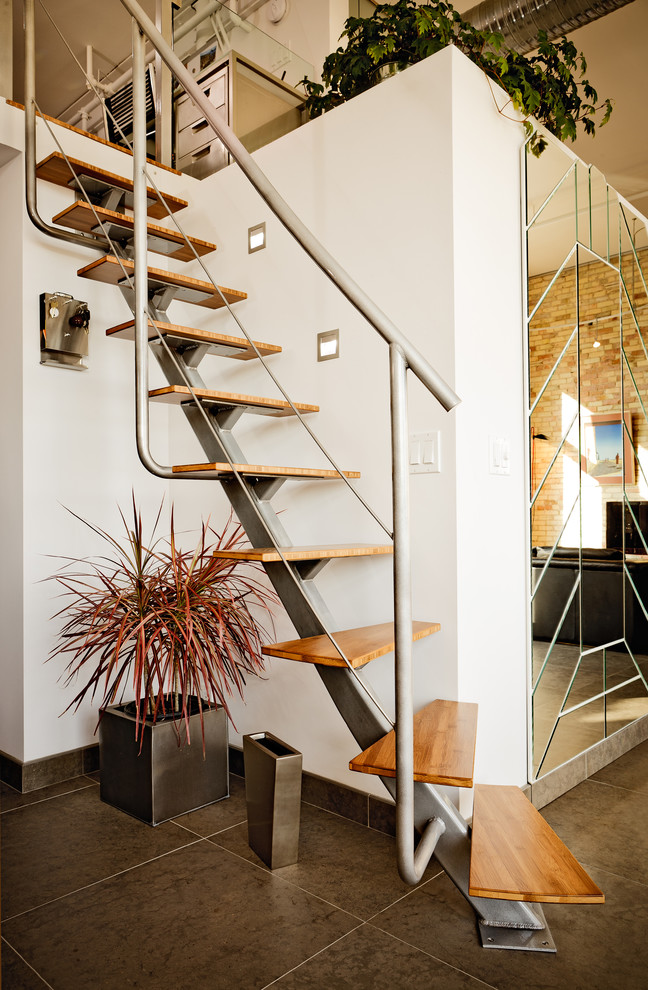 Inspiration pour un escalier sans contremarche droit urbain avec des marches en bois.