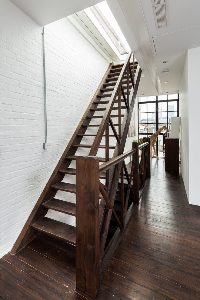 Foto de escalera recta contemporánea sin contrahuella con escalones de madera