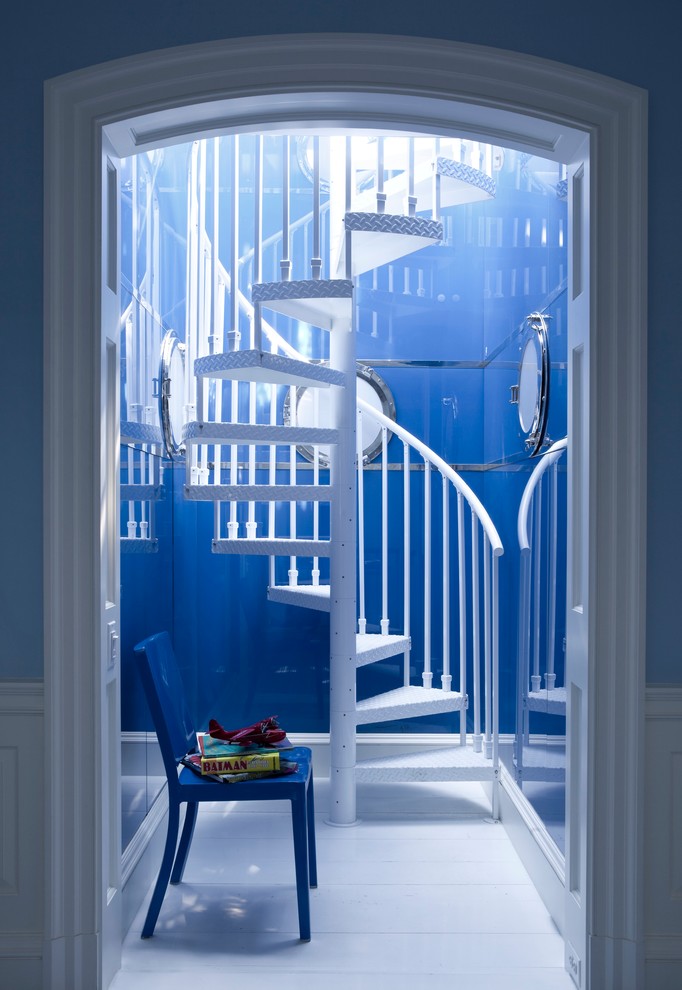 ニューヨークにあるラグジュアリーなコンテンポラリースタイルのおしゃれな階段の写真