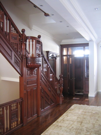 Пример оригинального дизайна: лестница в стиле фьюжн