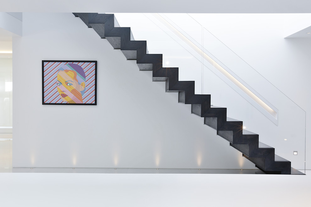 Inspiration pour un escalier peint droit design avec des marches en bois peint.