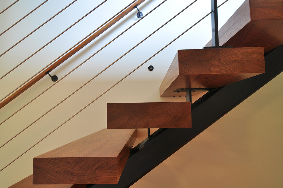 Gerade, Mittelgroße Moderne Holztreppe mit offenen Setzstufen in Seattle