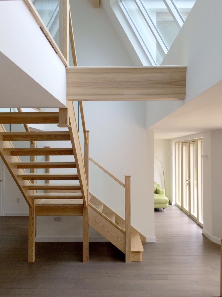Photo of a contemporary staircase in Berkshire.