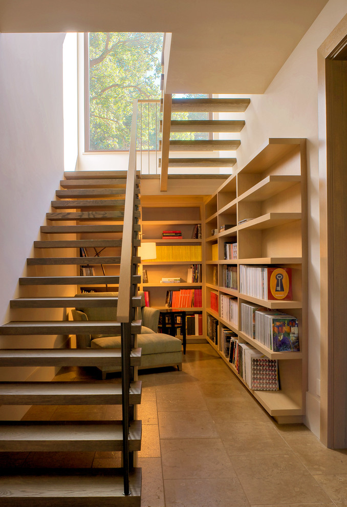 Пример оригинального дизайна: п-образная лестница в стиле кантри с деревянными ступенями без подступенок