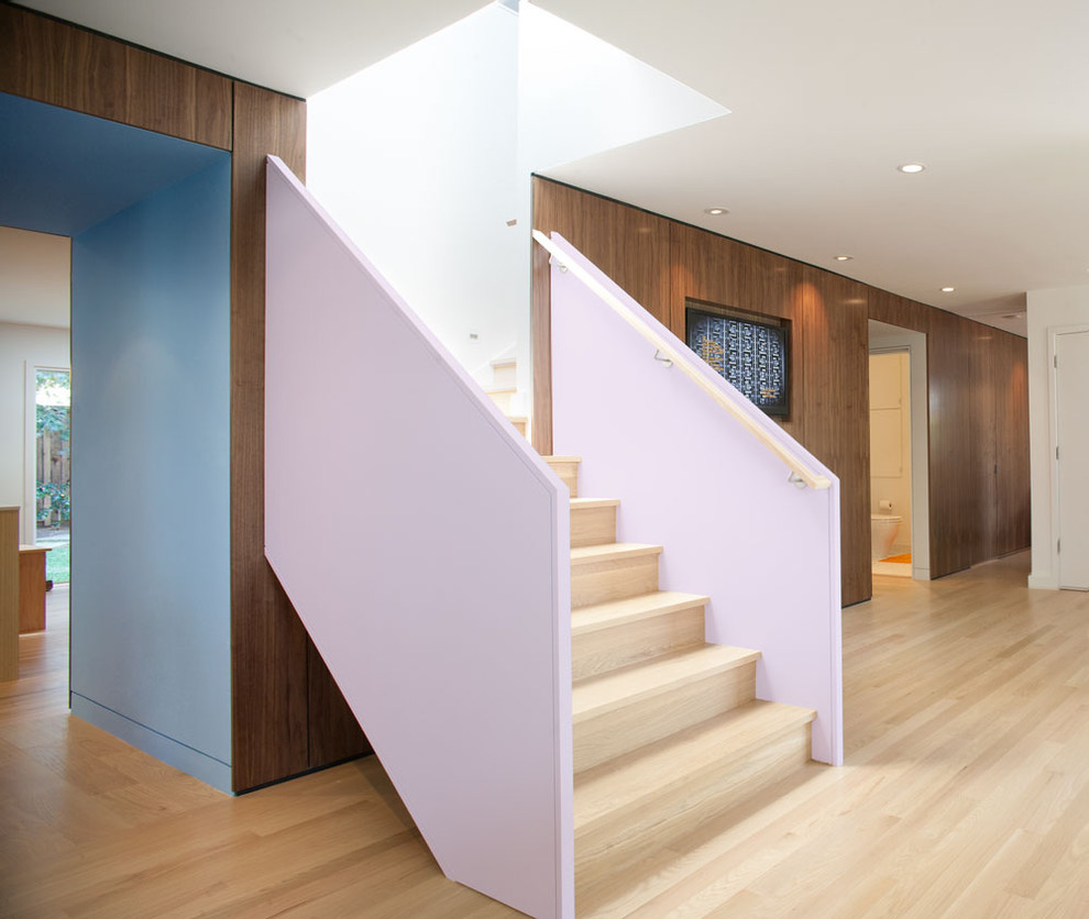 Moderne Holztreppe in L-Form mit Holz-Setzstufen in San Francisco