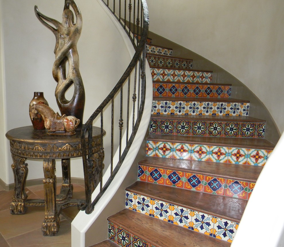 Идея дизайна: лестница в средиземноморском стиле