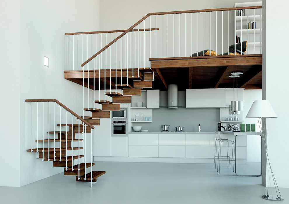 Свежая идея для дизайна: изогнутая лестница среднего размера в современном стиле с деревянными ступенями без подступенок - отличное фото интерьера