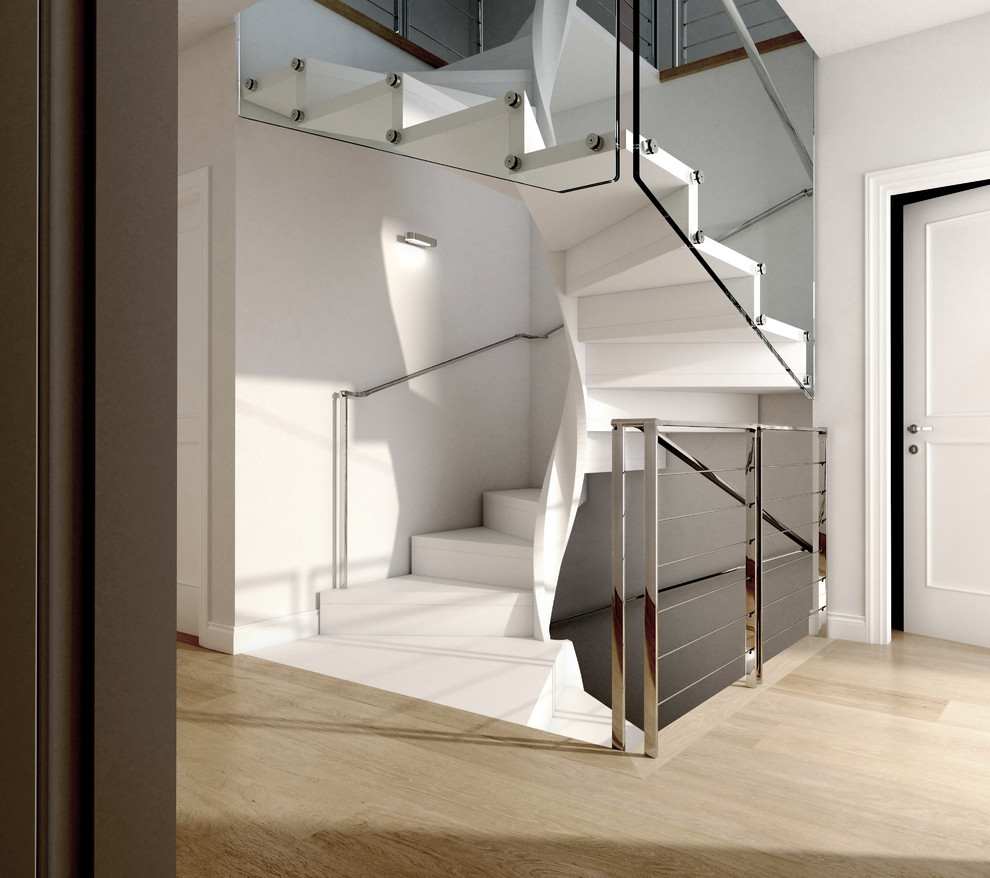 Mittelgroße, Gewendelte Moderne Treppe in Barcelona