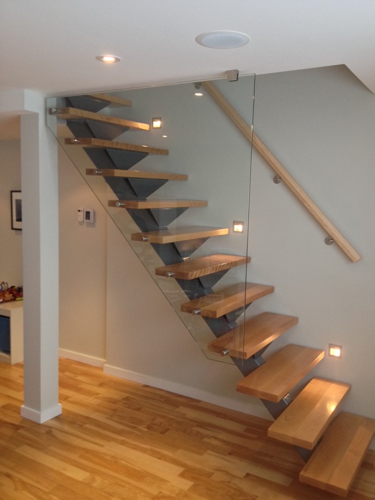 Inspiration for a modern staircase in Montreal.