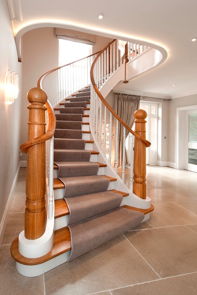 Klassische Treppe in Surrey