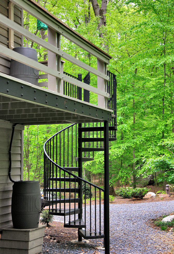 Свежая идея для дизайна: лестница в стиле неоклассика (современная классика) - отличное фото интерьера