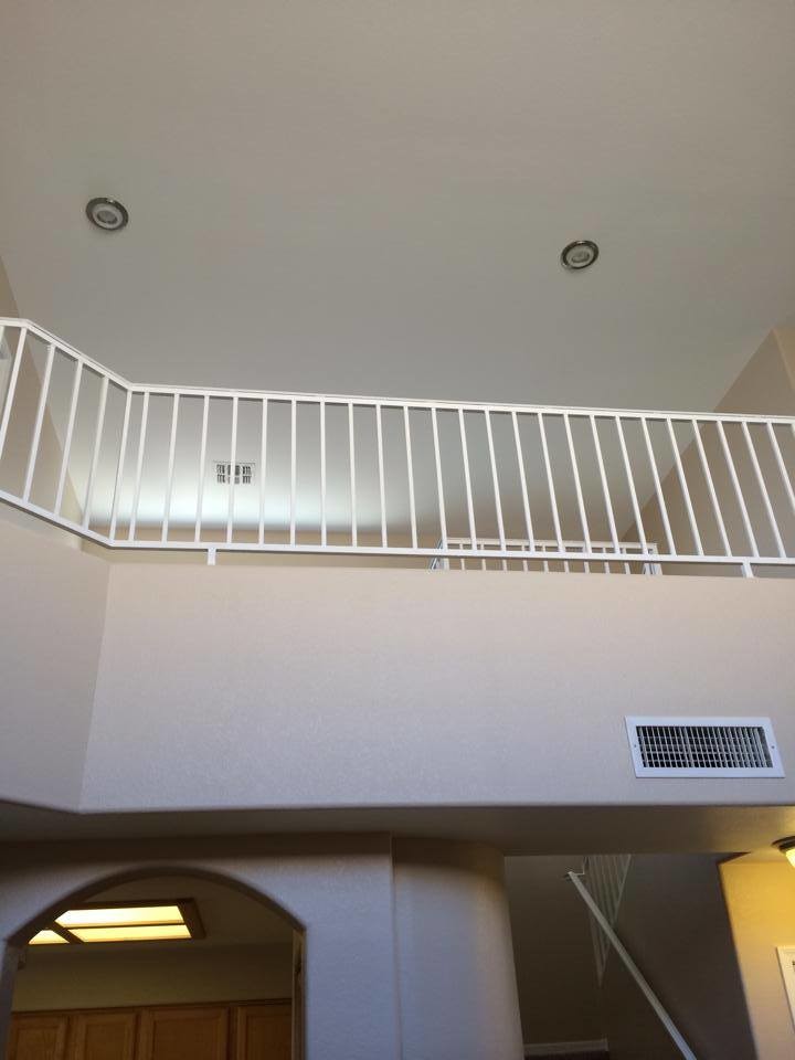 Large traditional carpeted l-shaped staircase in Phoenix with carpeted risers.