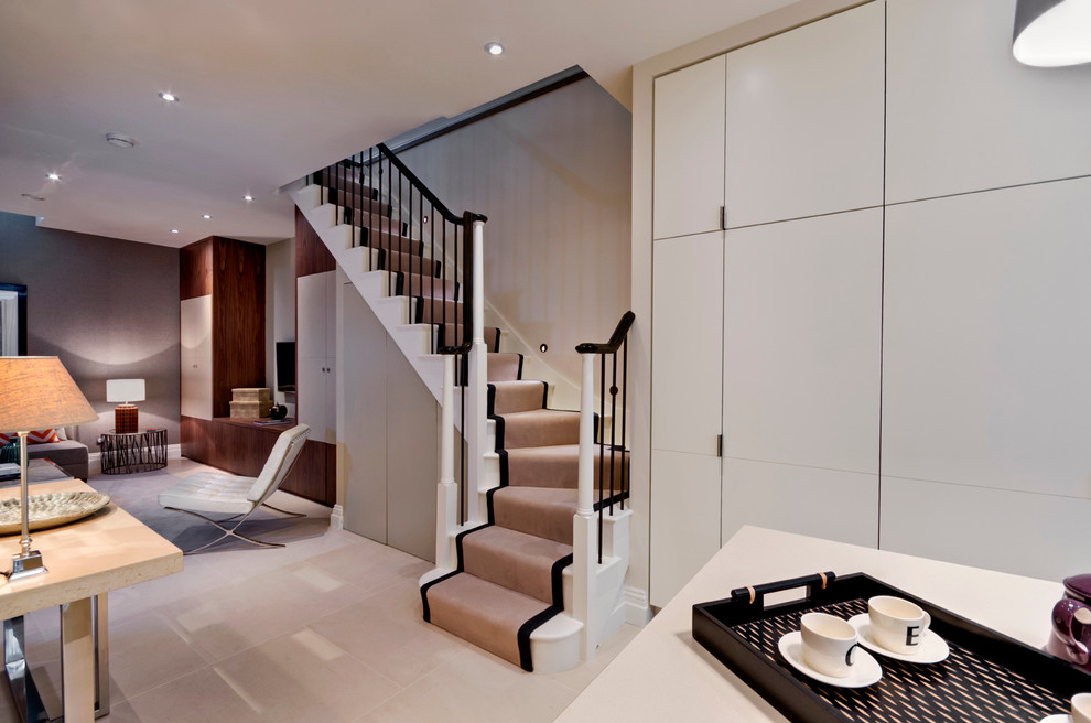 Moderne Treppe in Hampshire