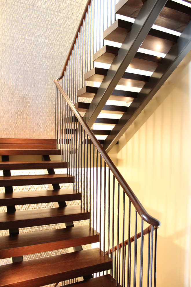 Источник вдохновения для домашнего уюта: лестница на больцах в современном стиле с деревянными ступенями без подступенок