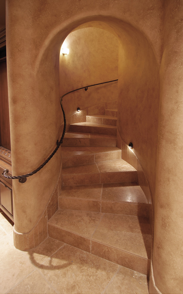 フェニックスにある地中海スタイルのおしゃれな階段の写真