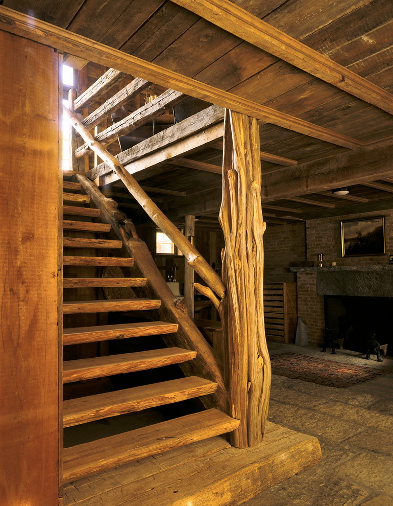 Idée de décoration pour un grand escalier sans contremarche droit champêtre avec des marches en bois.