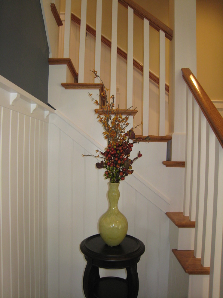 Staircase - cottage staircase idea in Grand Rapids