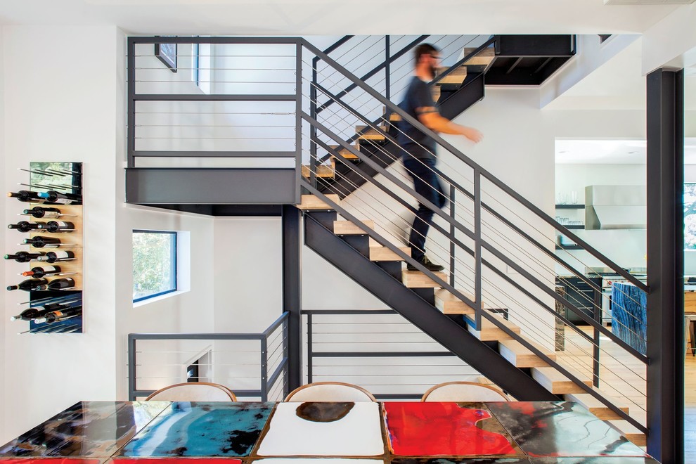 Idée de décoration pour un escalier design en U avec des marches en bois et palier.