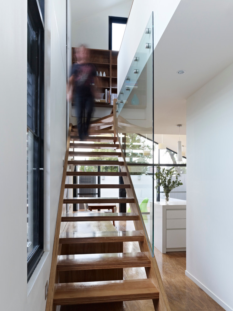 Gerade, Kleine Moderne Holztreppe mit offenen Setzstufen in Melbourne