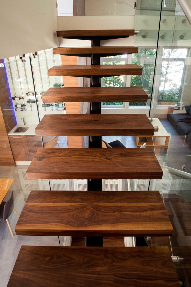 Inspiration för en mellanstor funkis flytande trappa i trä, med öppna sättsteg