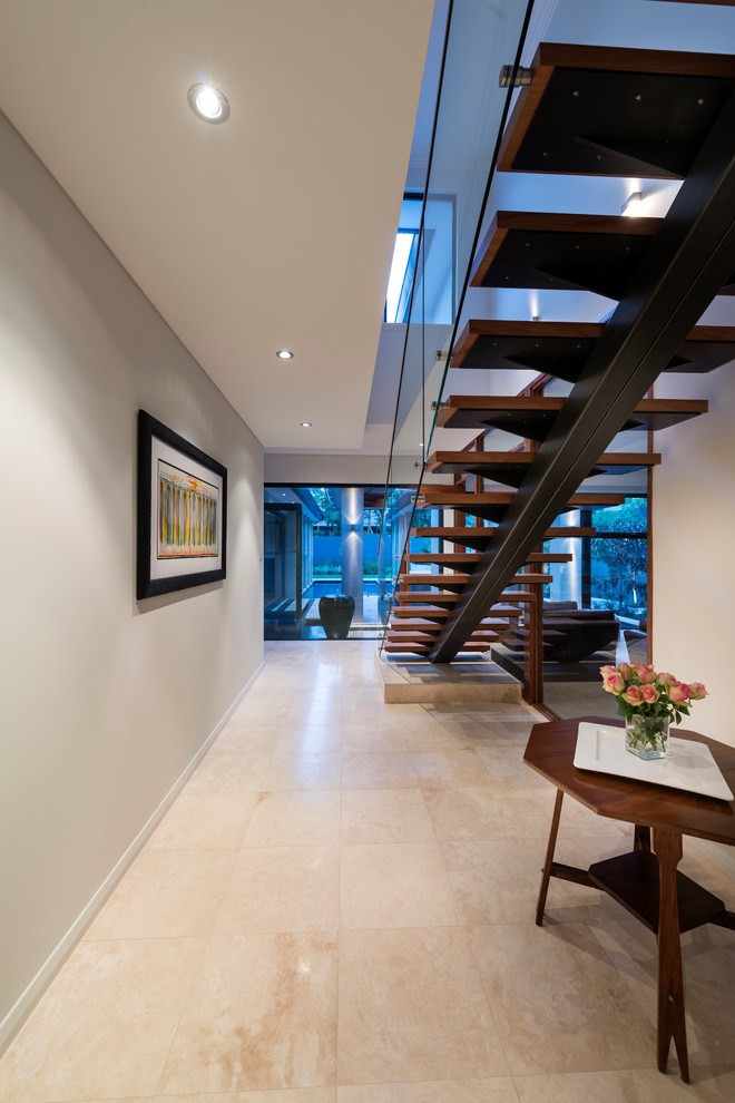 Gerade, Mittelgroße Moderne Holztreppe mit Stahlgeländer in Perth