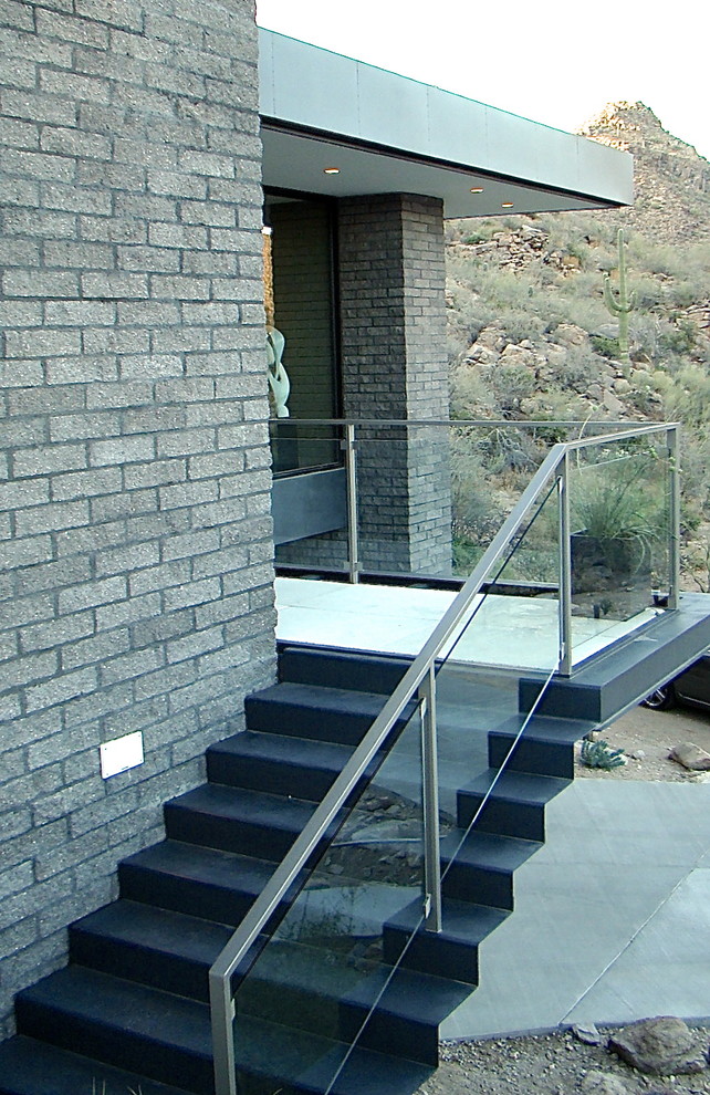 Свежая идея для дизайна: угловая лестница среднего размера в стиле модернизм - отличное фото интерьера