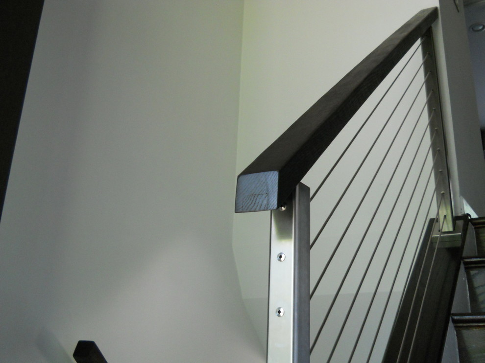 Idées déco pour un petit escalier contemporain.