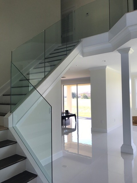 Moderne Treppe in Miami