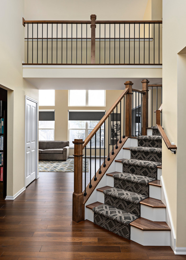 Staircase - traditional l-shaped staircase idea in Detroit