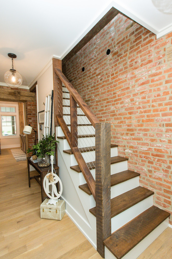 Modelo de escalera recta de estilo de casa de campo con barandilla de madera y escalones de madera