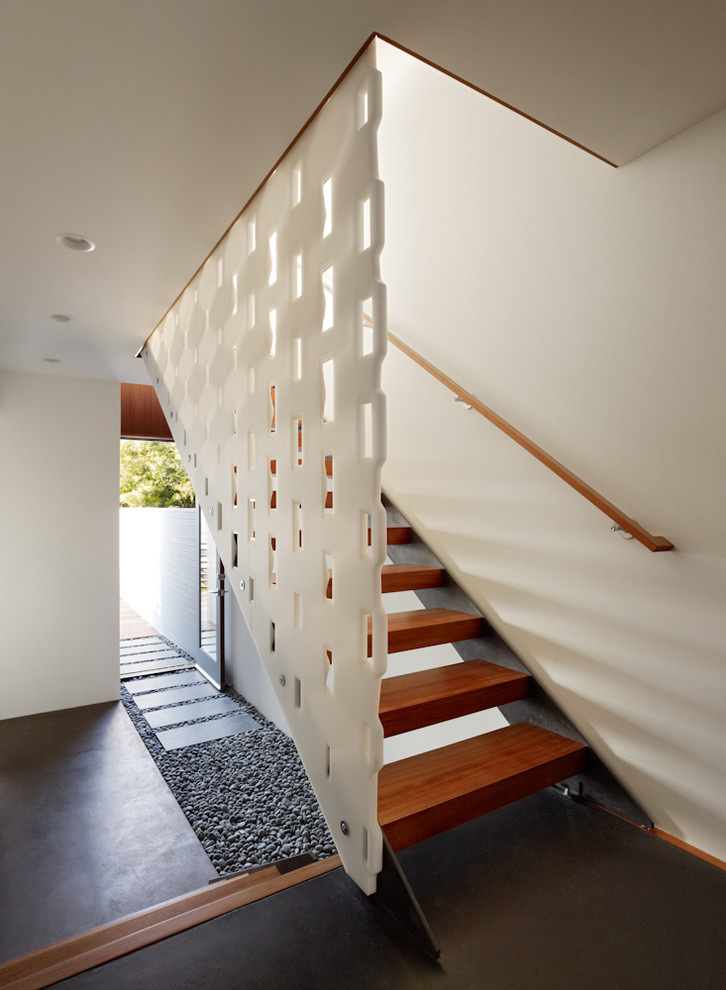 Staircase - modern staircase idea in San Francisco