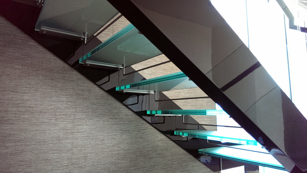 Große Moderne Treppe in L-Form mit offenen Setzstufen in Tampa