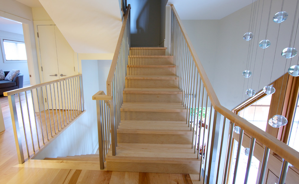 Свежая идея для дизайна: угловая деревянная лестница в современном стиле с деревянными ступенями - отличное фото интерьера