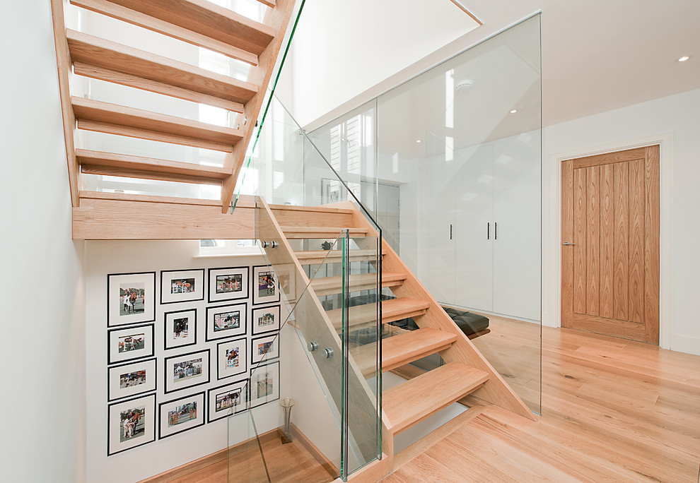 Contemporary wood u-shaped staircase in London with open risers.
